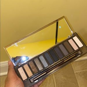 Naked Smoky Palette 🌫